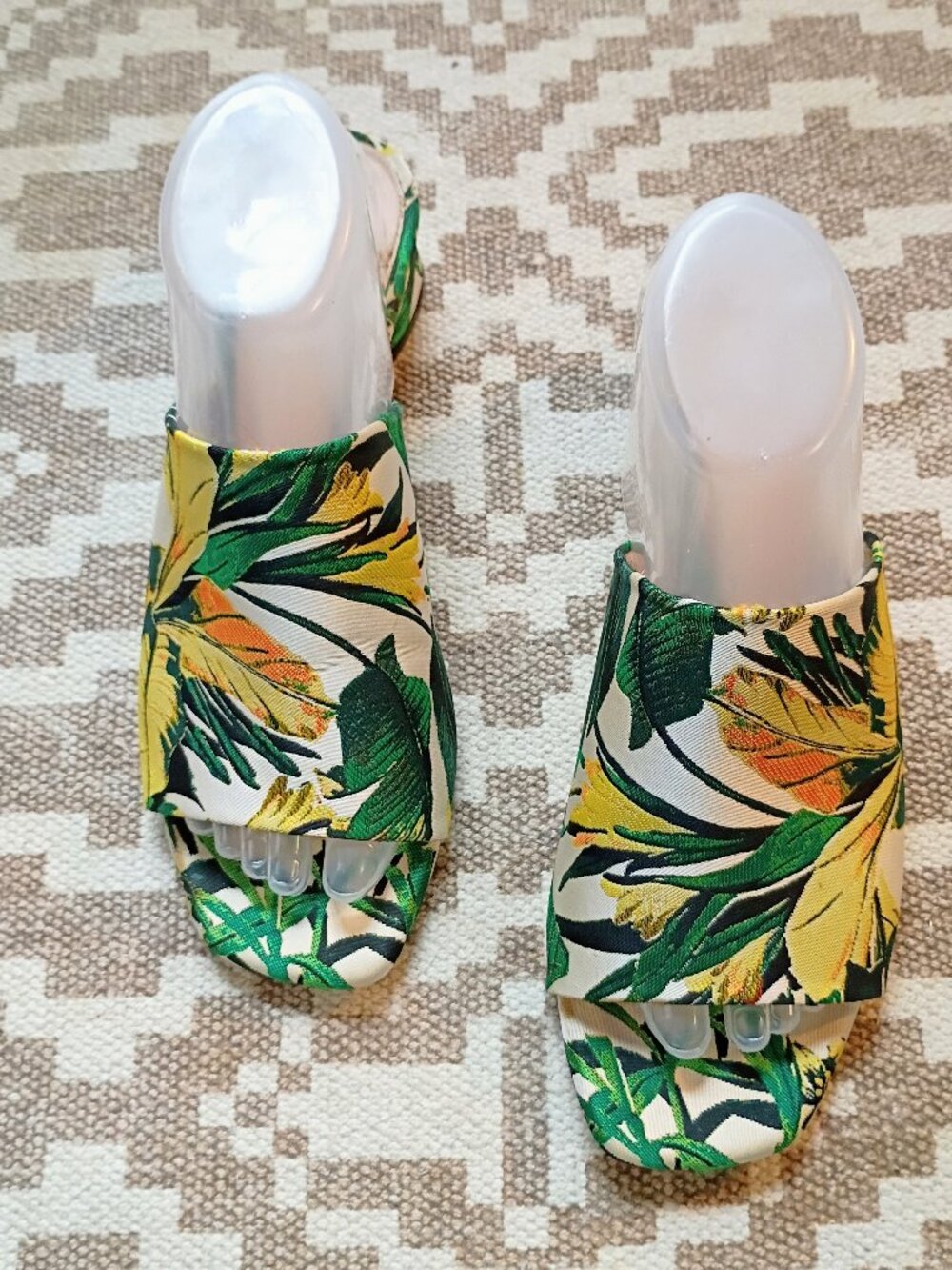 Stuart Weitzman Botanical Jacquard Slides Size 9